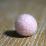 Perle de laine nuance Rose poudré Yoelys